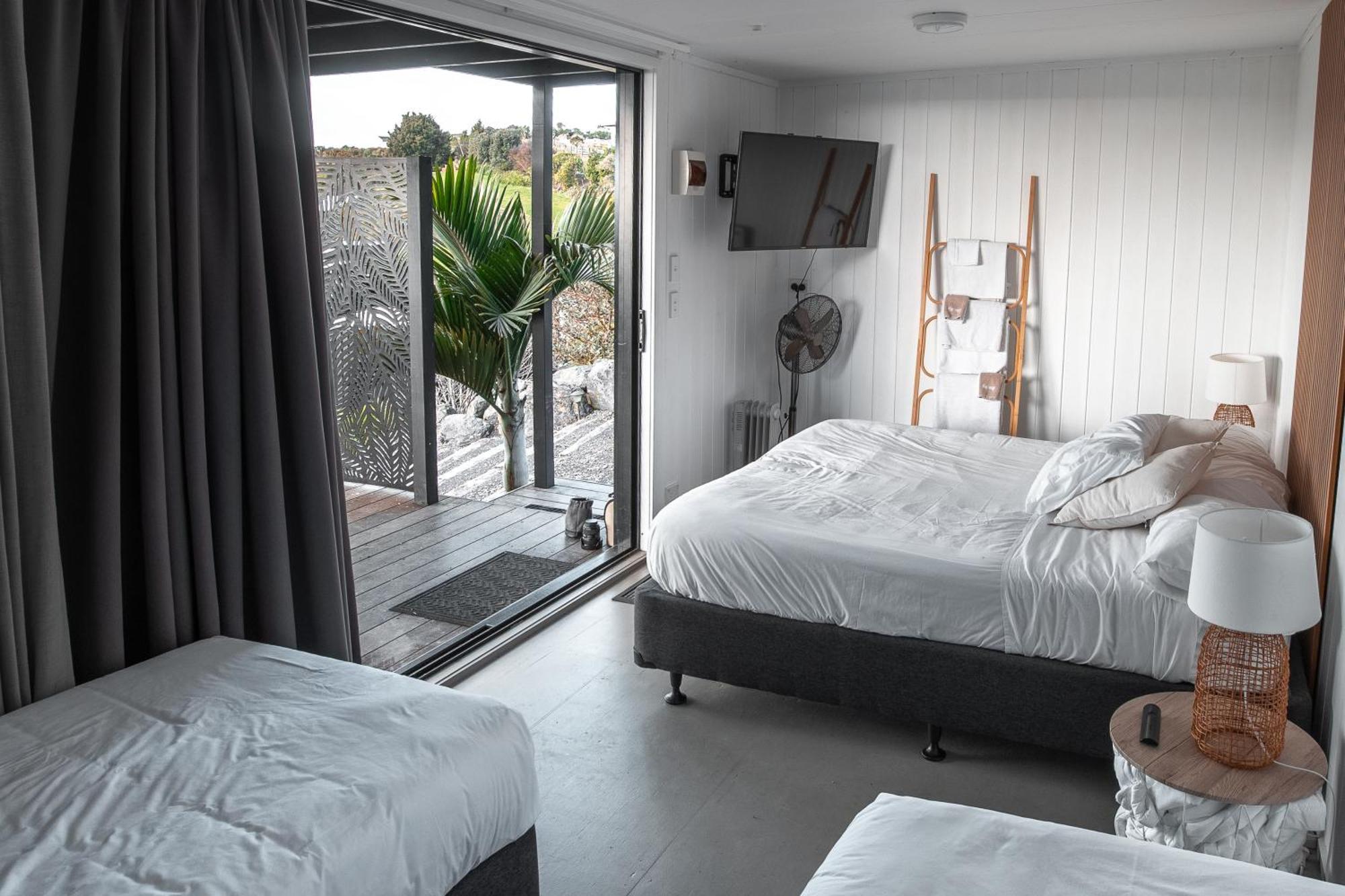 Aotearoa Surf Eco Pods Hotell Te Arai Exteriör bild