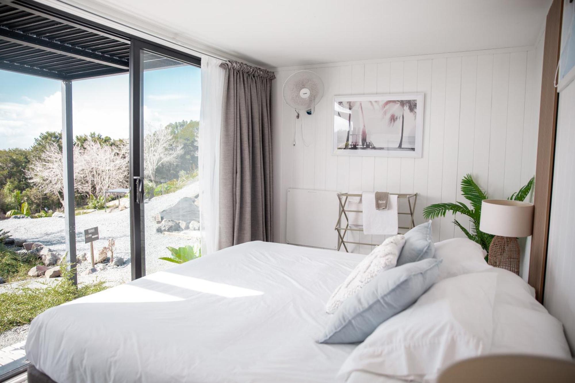 Aotearoa Surf Eco Pods Hotell Te Arai Exteriör bild